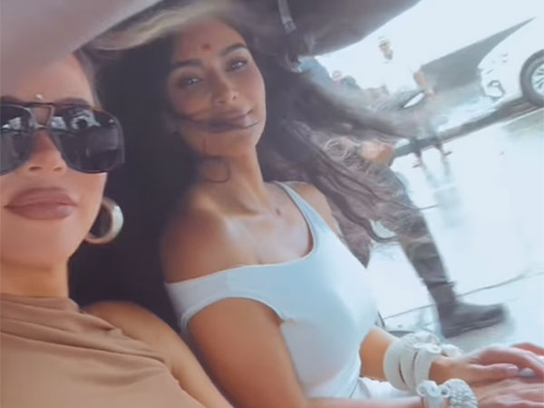 Khloe Kardashian, Kim Kardashian (Image source: Instagram)