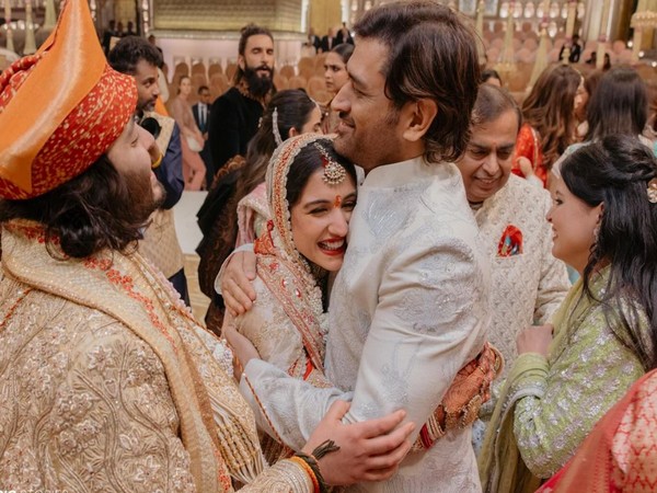 MS Dhoni with Anant Ambani and Radhika Merchant (Image source: Dhoni's Instagram account/Epic stories)