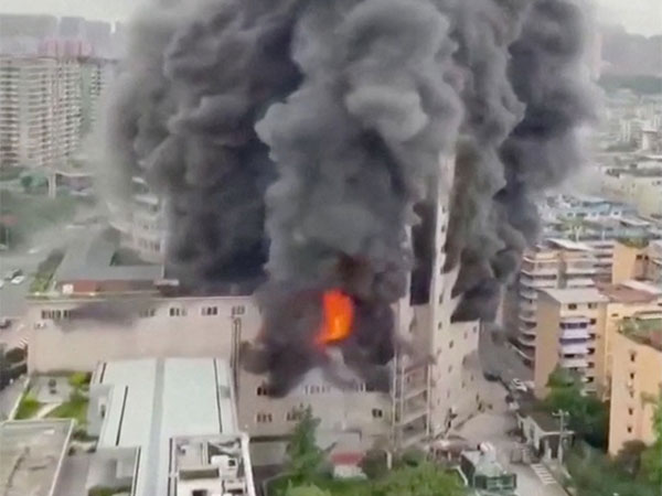 Fire at shopping centre in China's southwest kills 16 (Photo/Reuters)