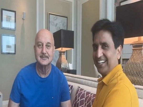 Anupam Kher, Kumar Vishwas (Image Source: Instagram)