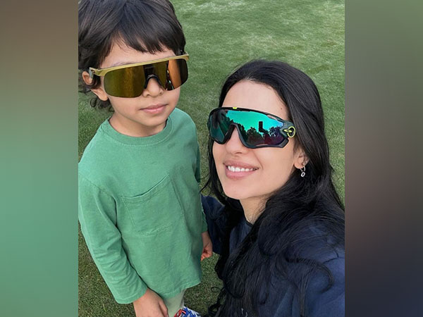 Natasa Stankovic with son Agastya (image source: instagram/