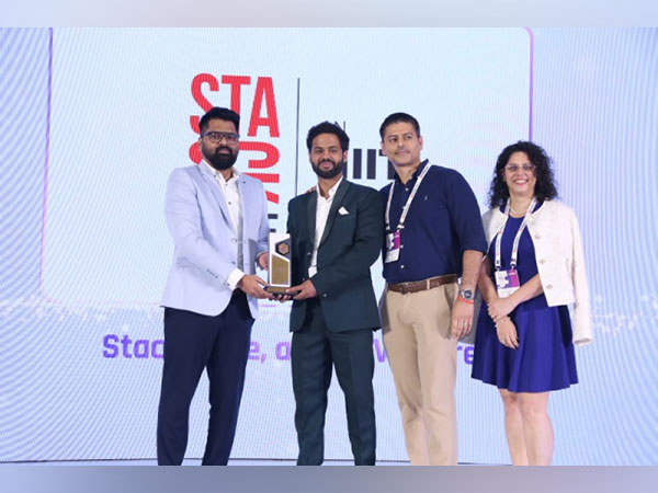 Itish Arora (Vice President Strategic Sales Head) and Hrithik Manchanda (Technical Lead) at StackRoute NIIT Limited received the Gold Award for “Best in Learning Data Analytics”
