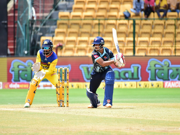 Cricket players in action (Photo: Maharaja Trophy)