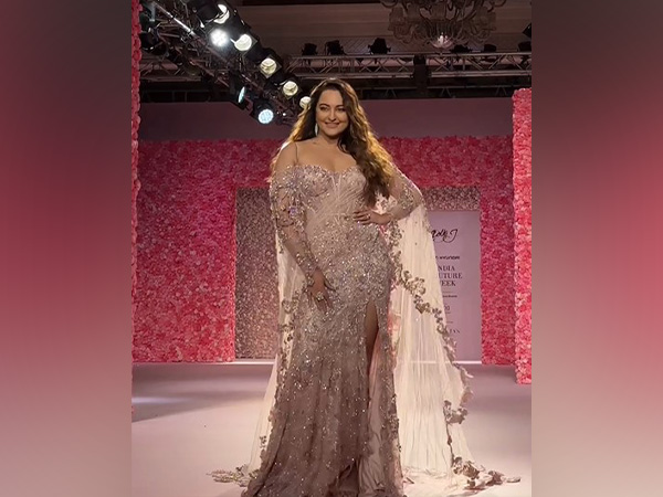 Sonakshi Sinha (Image source: FDCI)