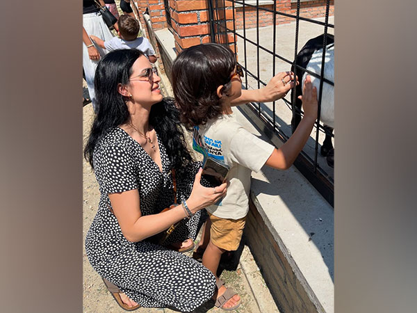 Natasa Stankovic with son Agastya (image source: instagram/natasastankovic__)