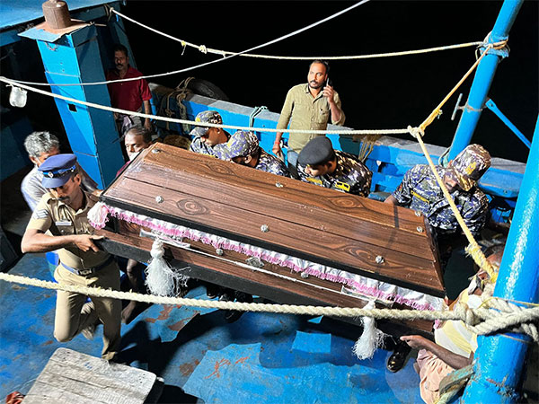 Body of deceased fisherman being brought to Rameswaram (Photo/ANI)