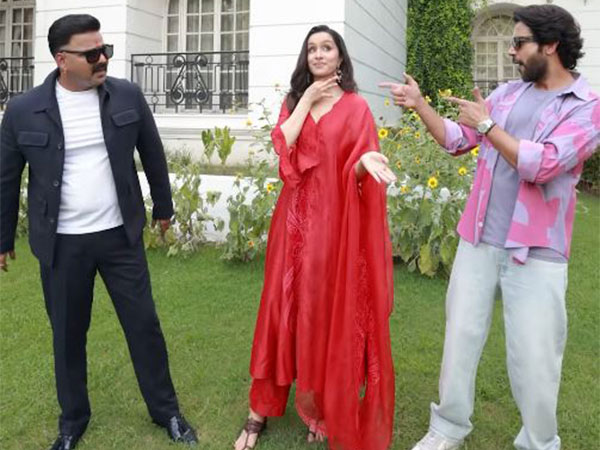 Shradda Kapoor, Rajkummar Rao with Pawan Singh (image source: instagram)