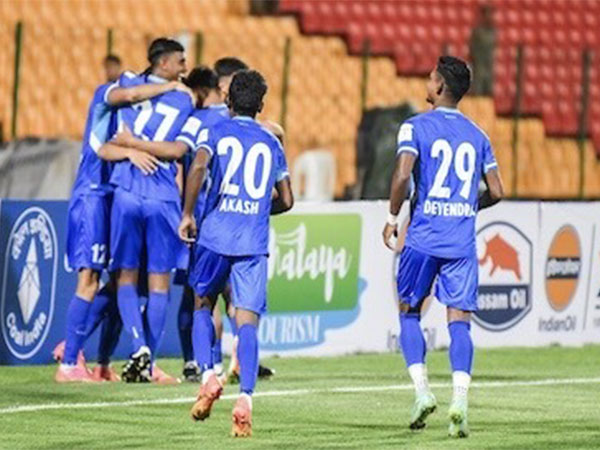 Devendra Murgaokar goging towards the team (Photo: Durand Cup/AIFF)