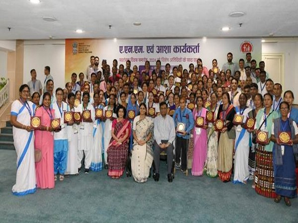 MoS Anupriya Patel felicitated 75 ASHAs, ANMs workers. (Photo/PIB)