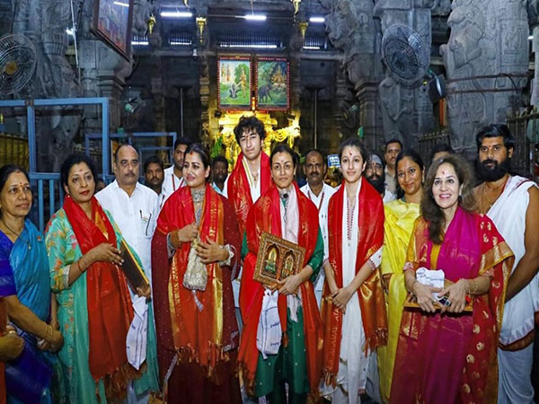 Namrata Shirodkar and her family (Image source: Instagram)