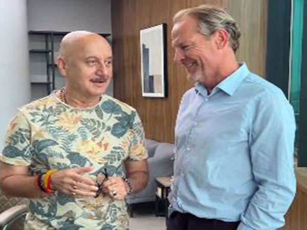 Anupam Kher, Iain Glen (Image source: Instagram/@anupampkher)
