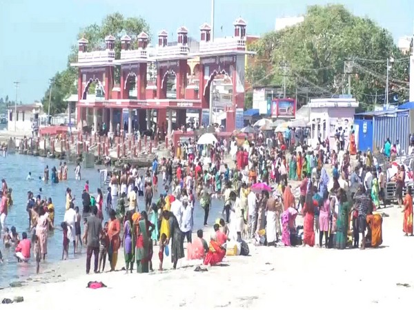 Pilgrims take a bath in the holy beach of ​​Agni Tirtha on Sunday. (Photo/ANI)