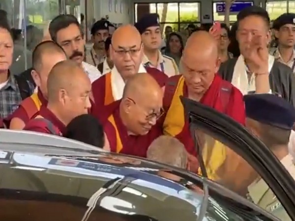 Dalai Lama at Delhi Airport (Photo/ANI)