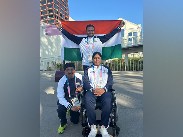Sumit Antil and Bhagyashree Jadhav with coach Satyanarayana. (Picture: PCI)