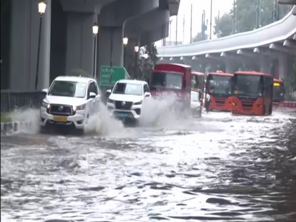 Water logged roads near Dhaula Kuan (Photo/ANI)