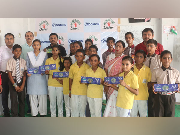 Dabur team along with the students & faculty of Rajkiya Inter College 