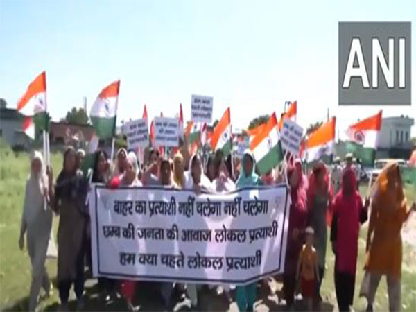 BJP workers including locals of the Chhamb constituency protest against the BJP candidate list (Photo/ANI)