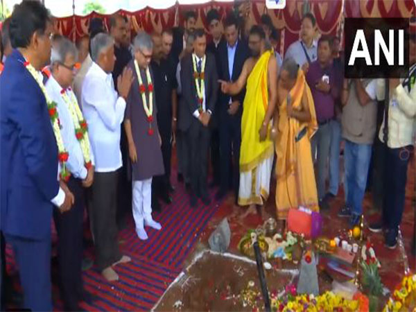 Railway Minister Vaishnaw lays foundation stone of new hangar at BEML in Bengaluru (Photo/ANI)