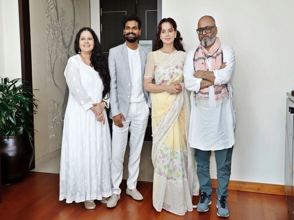 Kangana Ranaut and team of Bharat Bhhagya Viddhaata (Image source: Bharat Bhhagya Viddhaata's team)