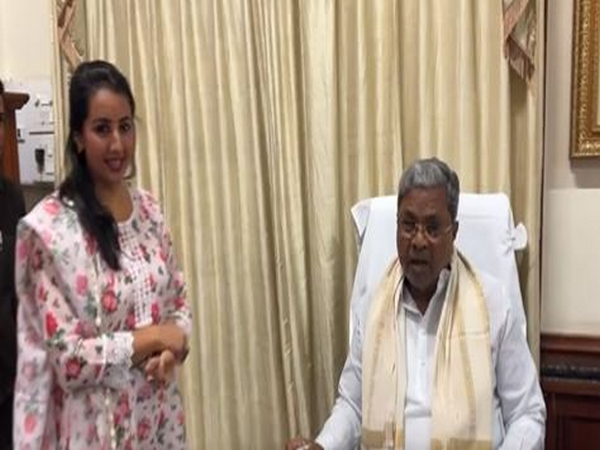 Sanjjanaa Galrani, Karnataka Chief Minister Siddaramaiah (Image Source: Sanjjanaa Galrani)