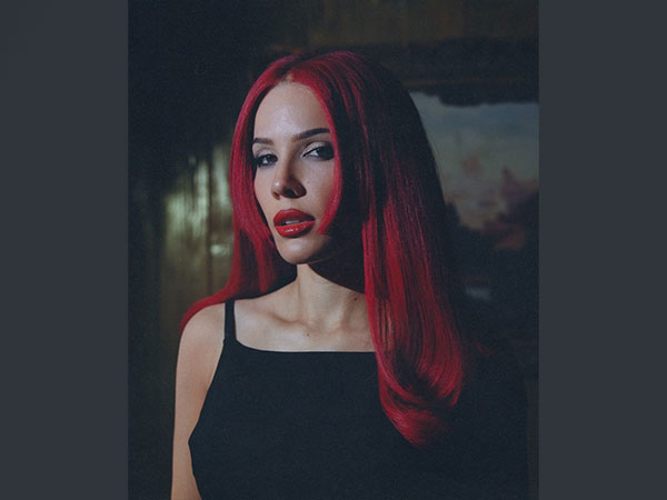 Halsey (Image source: Instagram/@iamhalsey