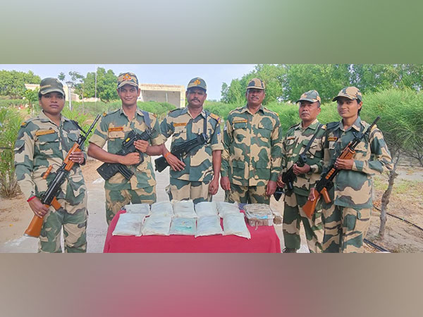 BSF recovers 11 packets of suspected narcotics in Gujarat's Bhuj (Photo/ANI) 