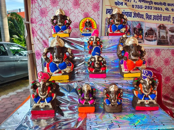 Eco-friendly Ganesha idols (Photo/ANI)