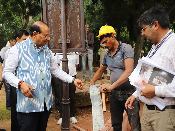 Delhi LG VK Saxena at the site (Photo: LG office)