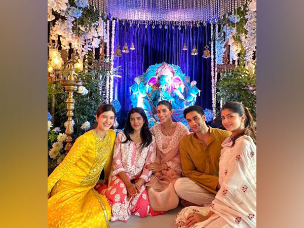 Khushi Kapoor, Vedang Raina, Shanaya Kapoor with friends (Photo/Instagram/@shanayakapoor02)