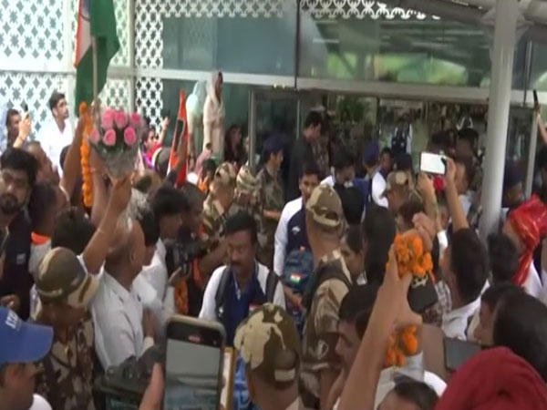 Indian contingent of Paris Paralympics. (Picture: ANI)