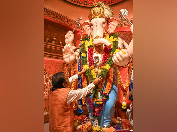 Dr. Dinesh Shahra Advocates for Tradition and Unity, Extends Support to Mumbai’s Ganpati Celebrations