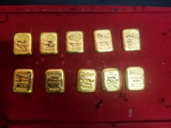 BSF arrested smuggler with gold over 83 lakh (Photo/BSF)