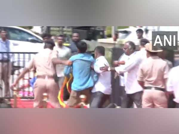 Security breach occurred when an unidentified individual tried to approach CM Siddaramaiah (Photo/ANI)