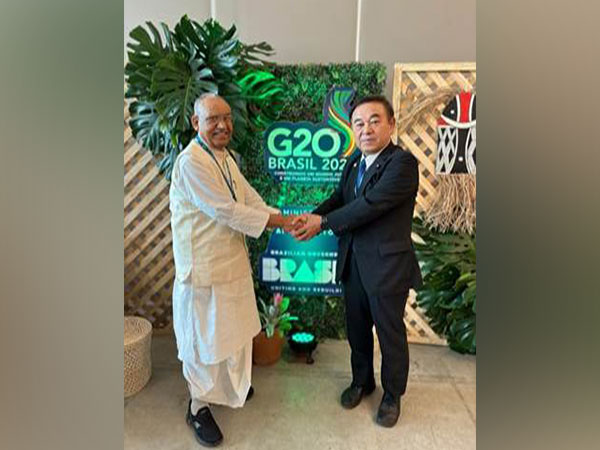  Minister of State for Agriculture and Farmers’ Welfare Ram Nath Thakur with Japanese Minister Sakamoto (Photo: PIB)