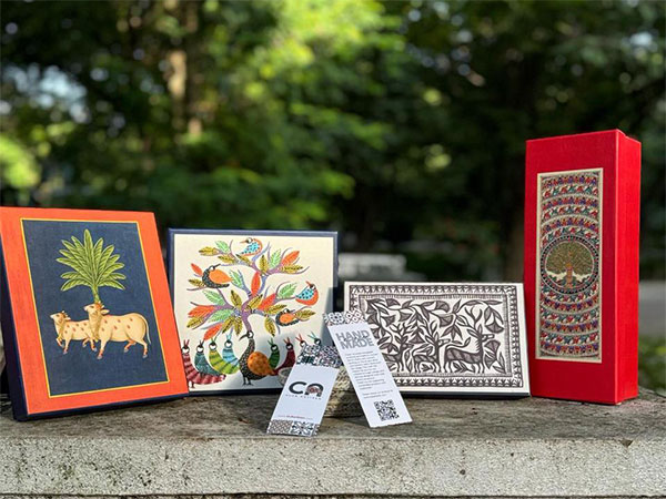 A sample of Club Artizen's Festive Art Boxes