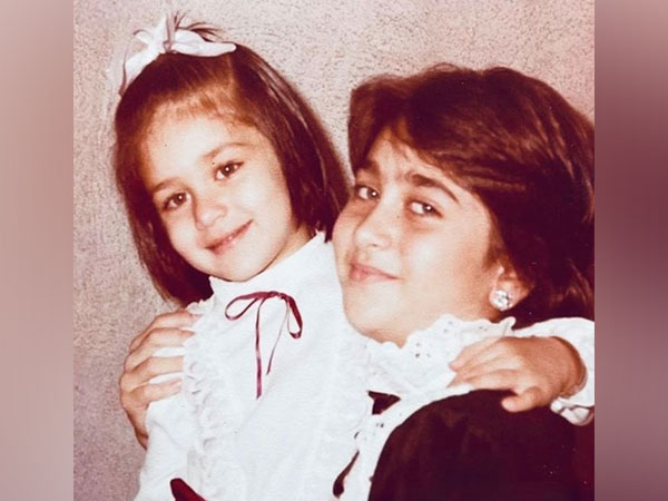Childhood photo of Kareena Kapoor Khan, Karisma Kapoor (Photo/Instagram/@therealkarismakapoor)