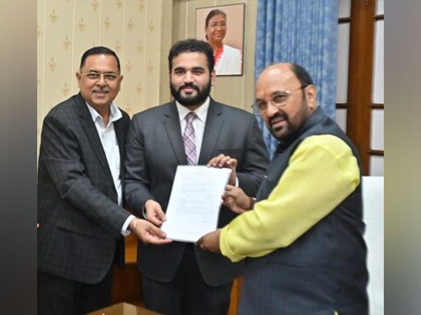 Uttar Pradesh’s Higher Education Minister handing over authorization letter for the establishment of Chandigarh University’s new campus