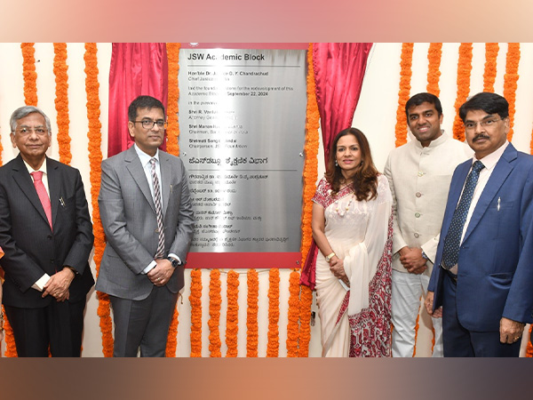 R Venkataramani, AGI; DY Chandrachud, CJI; Sangita Jindal, Chairperson, JSW Foundation; Parth Jindal, MD, JSW Cement; MK Mishra, Chairman, BCI at the NLSIU