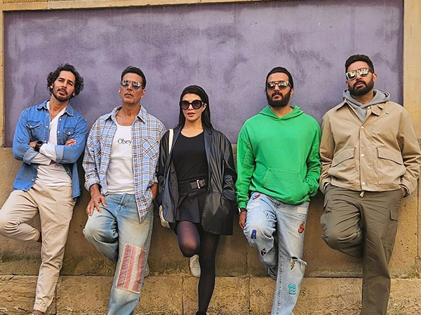 Dino Morea, Akshay Kumar, Jacqueline Fernandez, Riteish Deshmukh and Abhishek Bachchan (Photo/Instagram@akshaykumar)