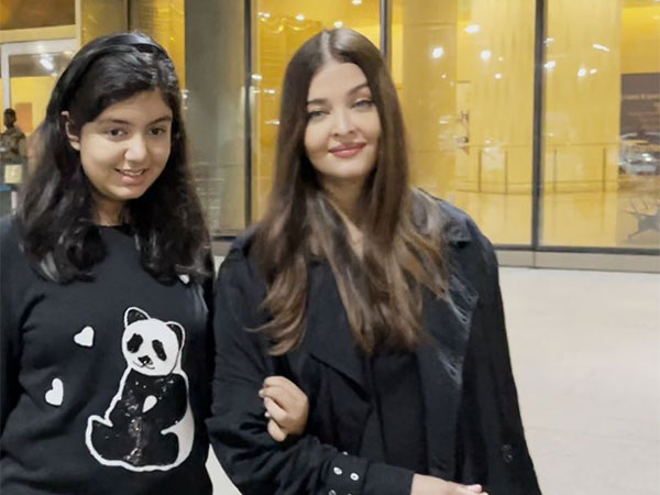 Actor Aishwarya Rai Bachchan and her daughter Aaradhya (Image source: ANI)