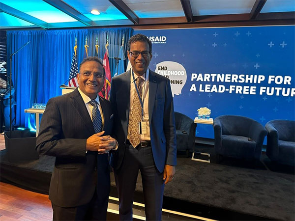 Dr Indu Bhushan, Distinguished Fellow, Pahle India Foundation with Dr Atul Gawande,  Assistant Administrator for Global Health, USAID at the launch of 