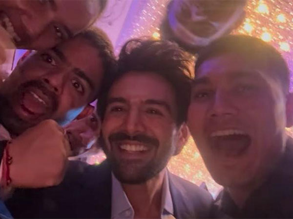 Kartik Aaryan, Paralympians-Navdeep Singh, Preethi Pal (Photo/Instagram@kartikaaryan)