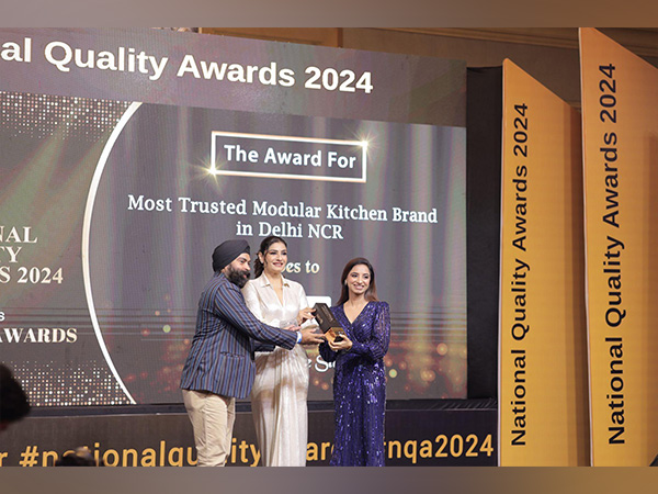 Harmeet Singh, Founder & Director & Ishmeet Arora, Director (Ederra Home Studio) receiving Brand Empower’s “National Quality Award 2024” from Padma Shree, Raveena Tandon