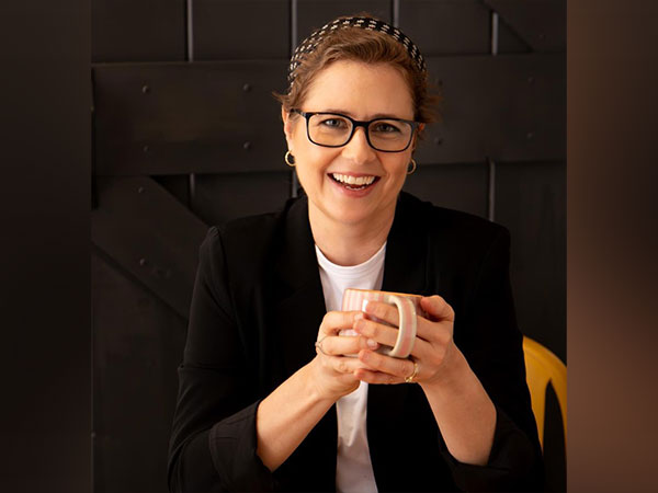 Jenna Fischer (Image source/Instagram/ @msjennafischer)