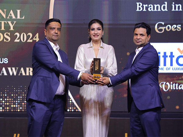 Sanjay Parida & Deepak Jindal-  Directors (Vittag) receiving Brand Empower’s “National Quality Award 2024” from Padma Shree Awardee, Raveena Tandon