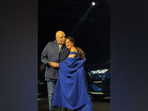 Tarun Tahiliani, Aditi Rao Hydari (Photo/ANI)