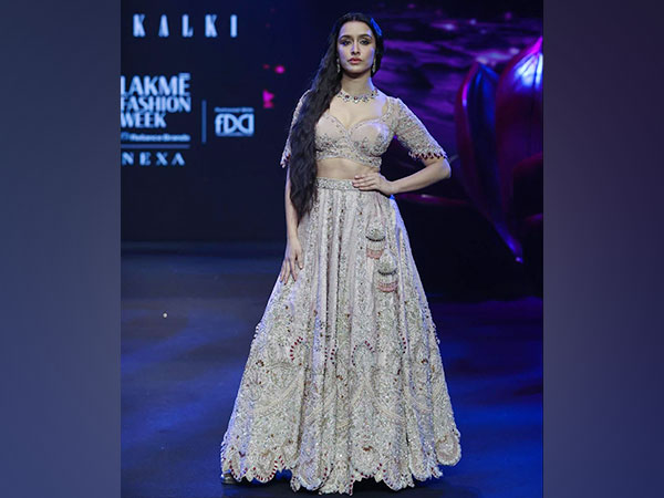 Shraddha Kapoor (Image Source: Instagram/Lakme Fashion Week X FDCI)