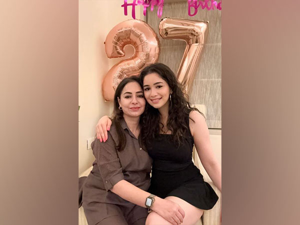 Cricket legend Sachin Tendulkar's daughter Sara (Image source: Instagram @saratendulkar)