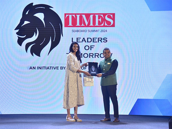 Pavan Kumar, Founder of White Lotus Group, felicitated by PV Sindhu at the Times Seaboard Summit event in Goa