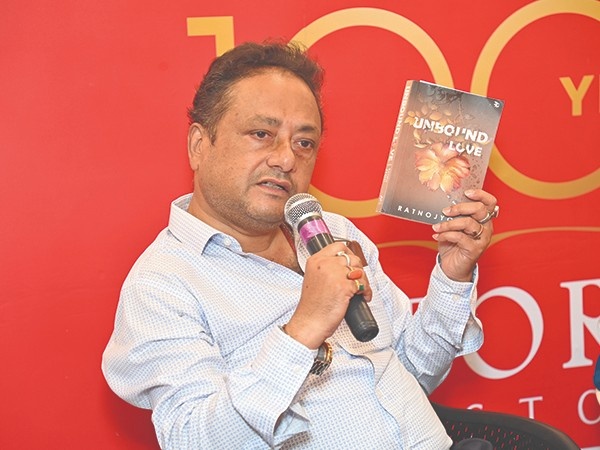 Ratnojyoti launches Debut Novel ‘Unbound Love’